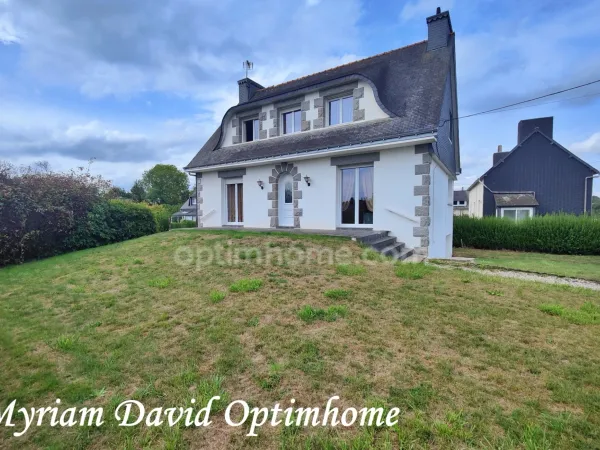 Maison familiale avec jardin et sous-sol complet à Callac (22)