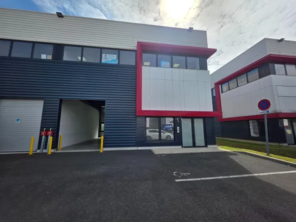 LOCAL COMMERCIAL BUREAUX 190 M2