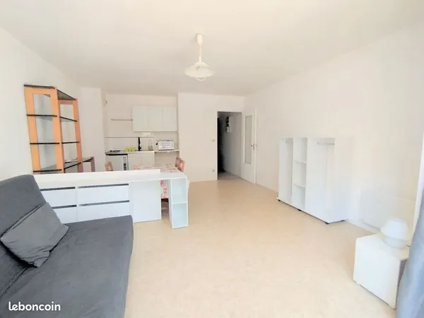Studio meublé 30 m2 avec parking - Nantes Centre