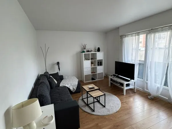 🏡 Lumineux F2 meublé 51 m² - Balcon, parking & cave - Centre-ville de Maurepas