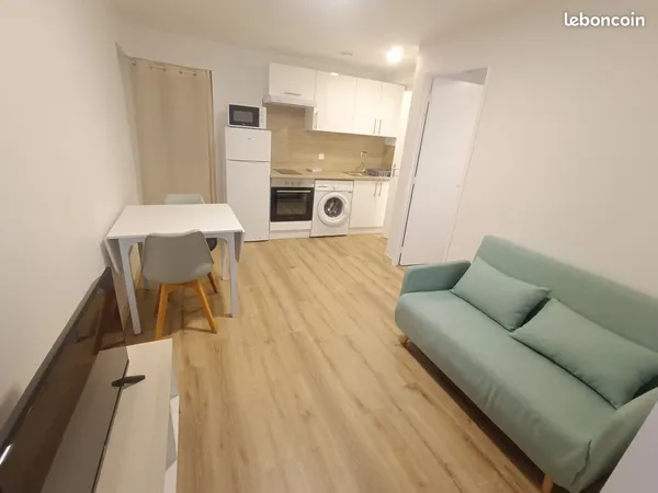 Petit T2 meublé refait à neuf centre La Cote St André
