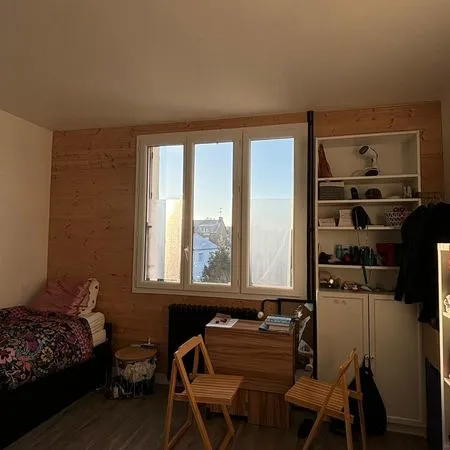 Studio 17 M2 à louer , proche GARE
