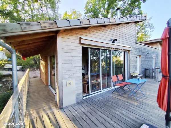 Ravissante maison en bois, vue dégagée, terrain 2 830 m² - Rochegude (30)