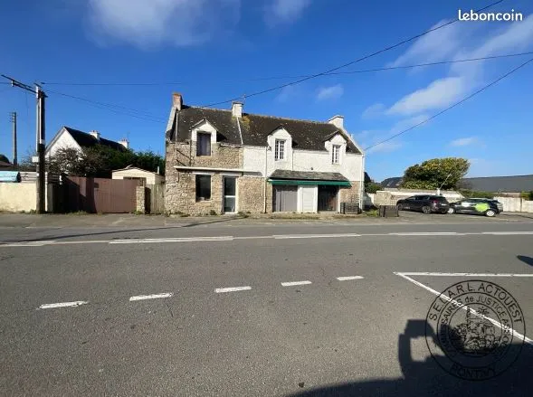 Vente aux enchères d'une maison d'habitation