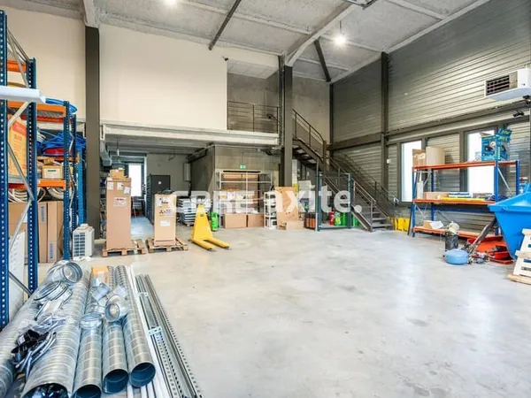 Local d'activité 305 m²