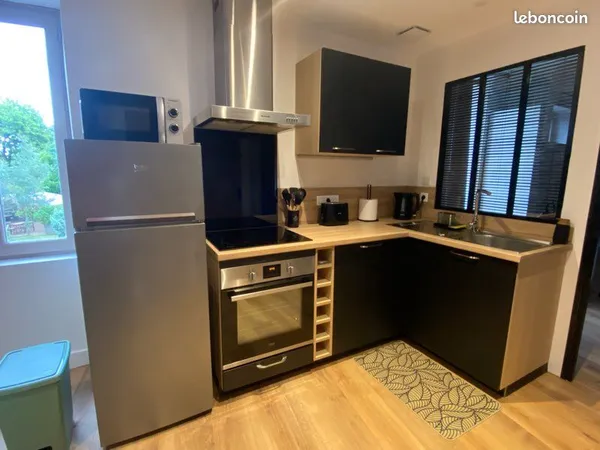 Colocation , étudiante, deux chambres, 80 m² face au château de Pompadour