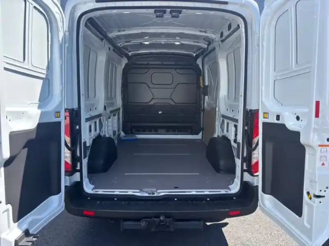 Ford Transit fourgon fg t310 l2h2 2.0 ecoblue 130ch trend — photo 11