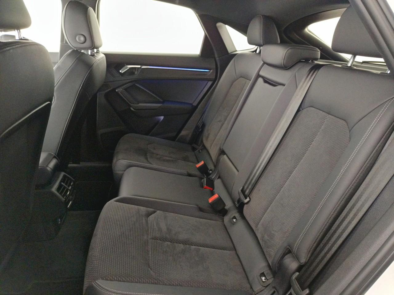 Audi Q3 sportback 35 tfsi 150 ch s tronic 7 s edition — photo 10