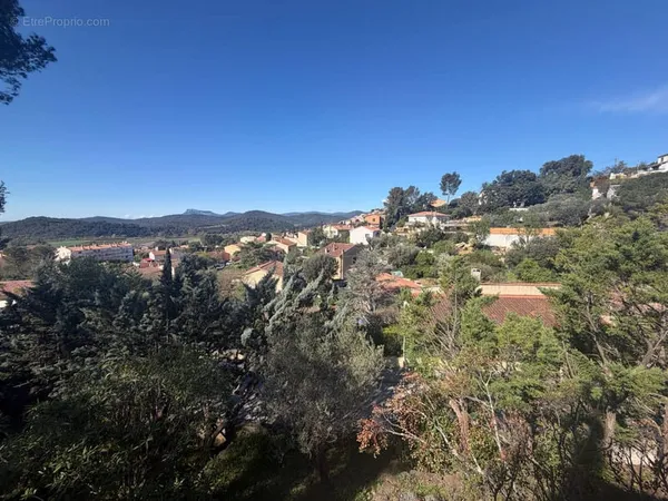 Villa calme vue panoramique sur le village