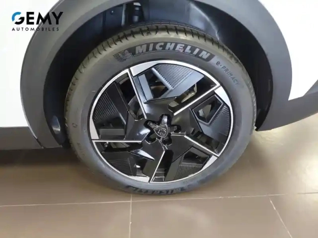 Peugeot 408 electrique 58 kwh 210 ch — photo 43