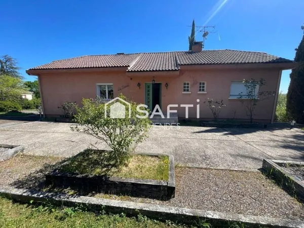 BELLE PROPRIETE AVEC PISCINE ET TERRAIN DE TENNIS SUR 23033 M² A 10 MINUTES DU CENTRE VILLE