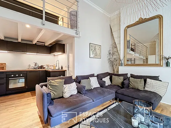 Duplex lumineux avec mezzanine et pierre apparente à Bordeaux Saint-Eloi