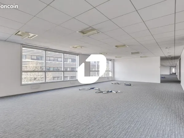 Bureau 3 648 m²