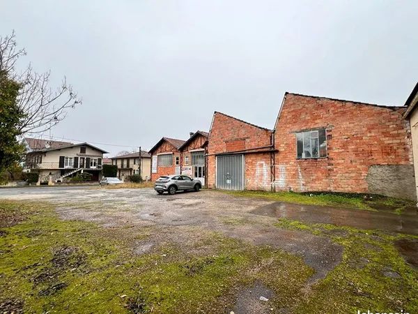 Local 900 m² SAINT GIRONS
