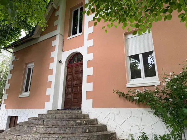 Maison avec parc arboré et dépendance