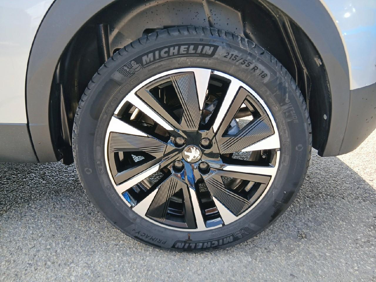 Peugeot 2008 puretech 155 s&s eat8 gt pack — photo 11