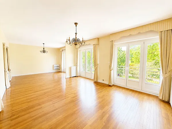 Roanne - Place des Promenades 165.85 m2