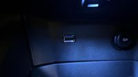 Peugeot 3008 HYBRID 225ch Allure Pack e-EAT8 — photo 30