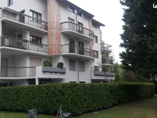 Echirolles, particulier loue T2 vide, rez de jardin, Le St Cloud