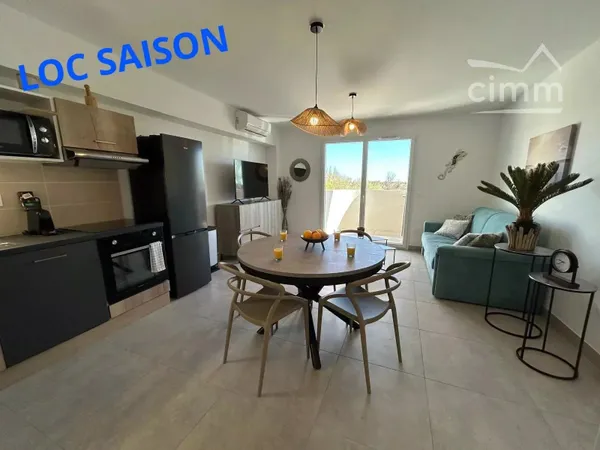 Appartement dans résidence avec piscine à 400 m de la plage.