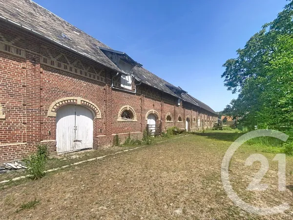 Local 710 m²