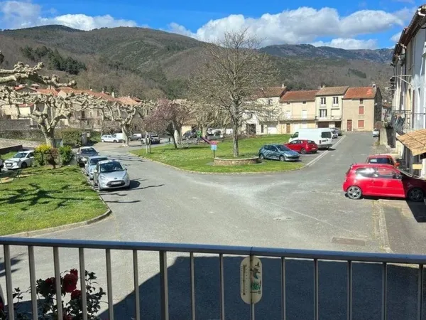 Maison de village avec terrasse couverte