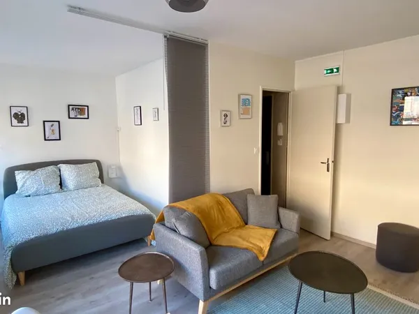 AUXERRE - STUDIO MEUBLÉ, ÉQUIPÉ DE 31,6 m² AVEC BALCON, À DEUX PAS DU CENTRE-VILLE