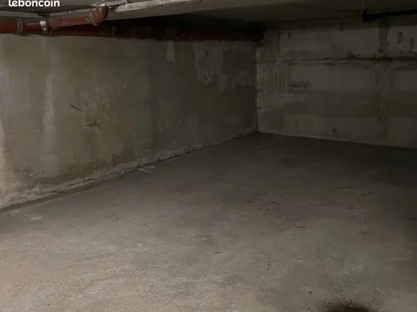 Parking en sous sol proche gare 17m2
