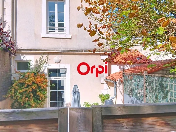 Maison 9 pièces 242 m²