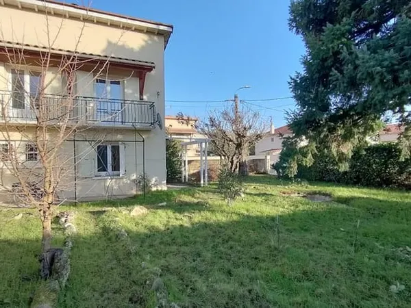 Belle parcelle de 468 m² pour une maison de 100 m²