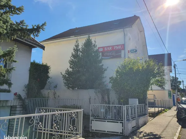 Maison 10 pièces 243 m²