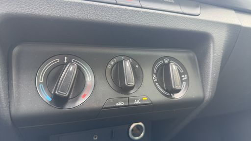Skoda Fabia 1.4 TDI 75 - Clim – 2016 – 153912 km – Diesel – Boîte Manuelle — photo 12