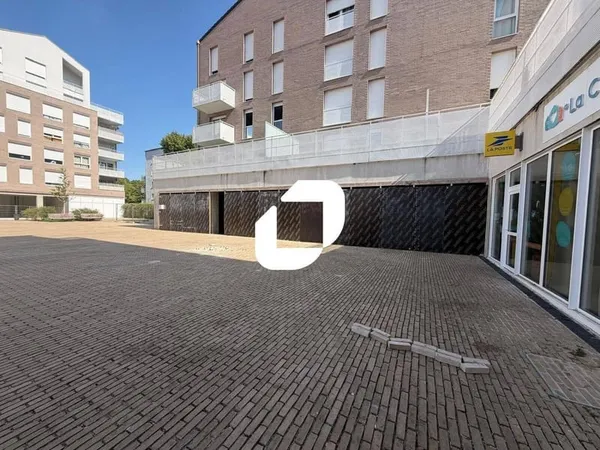 Local commercial 169 m²