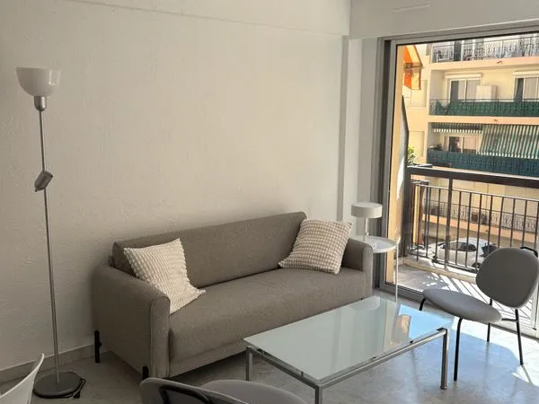 2 pièces meublé rénové - balcon - garage + cave