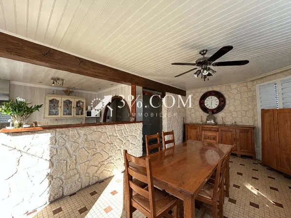 Maison de 144 m2 avec 5 chambres à Bouin