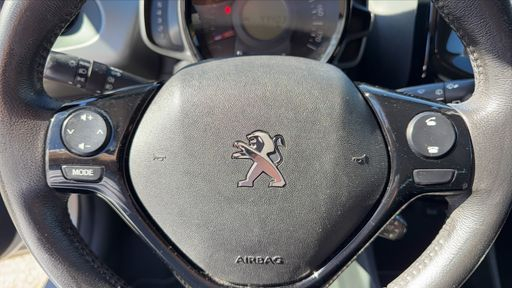Peugeot 108 1.2 PureTech 82 - Allure – 2017 – 44403 km – Essence – Boîte Manuelle — photo 32