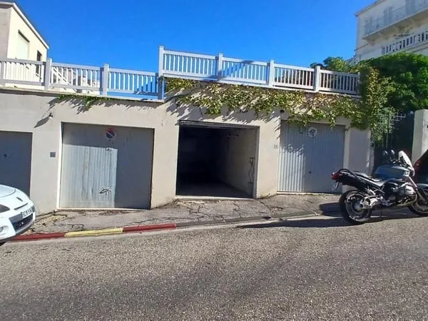 Garage et parking Location Marseille 35m² 200€
