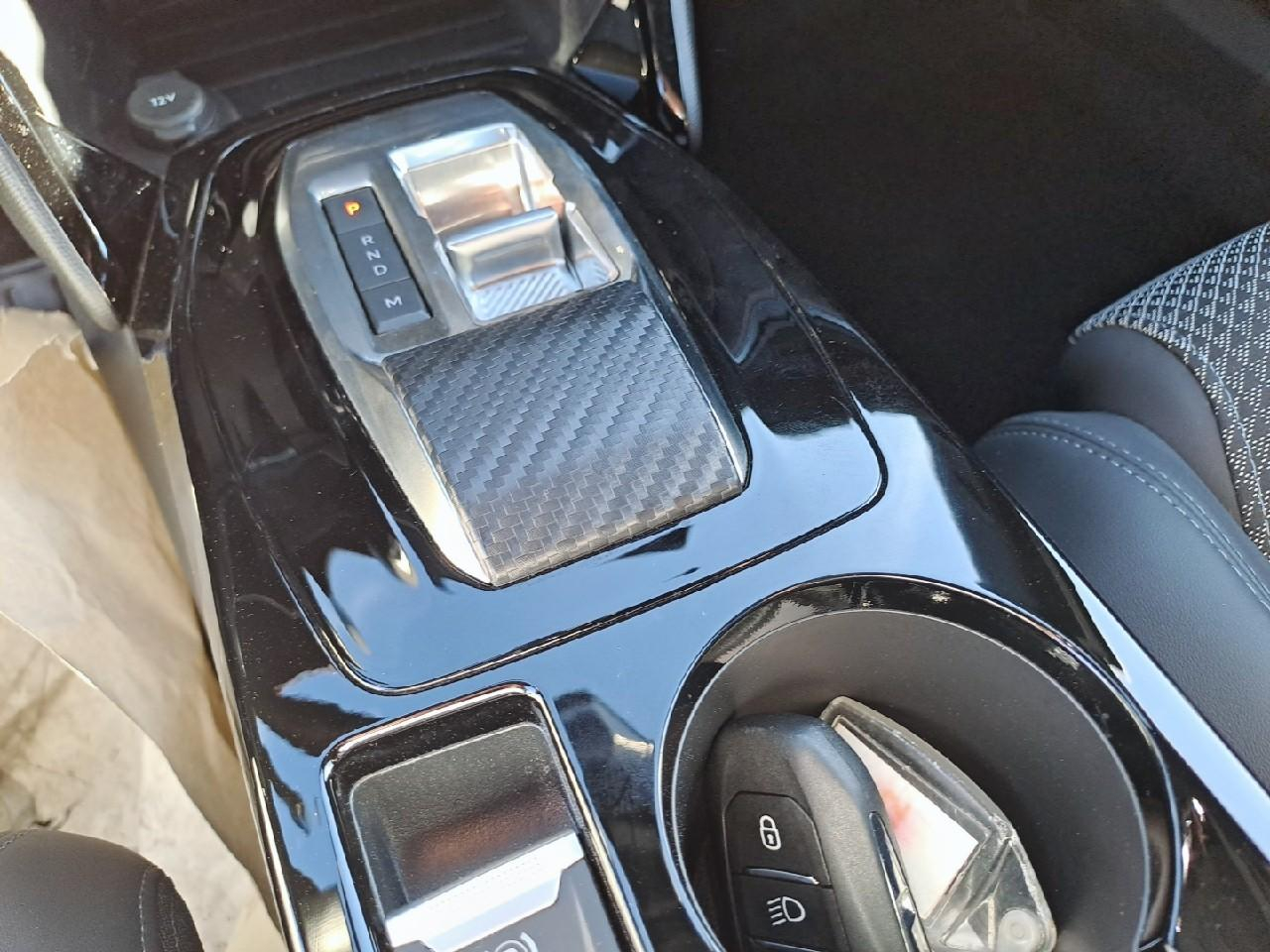 Peugeot 2008 puretech 130 s&s eat8 gt — photo 23