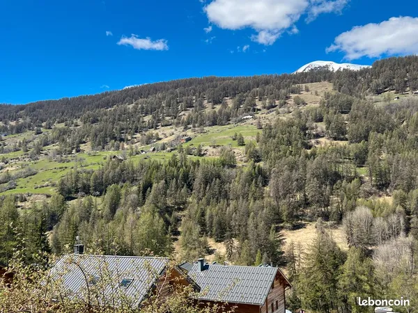 Terrain constructible avec permis purgé - Vue dégagée montagnes