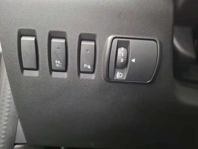 Renault Twingo iii e-tech — photo 31
