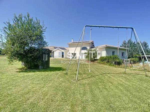 Maison d'architecte de 6 chambres avec Double garage et très grand terrain au calme