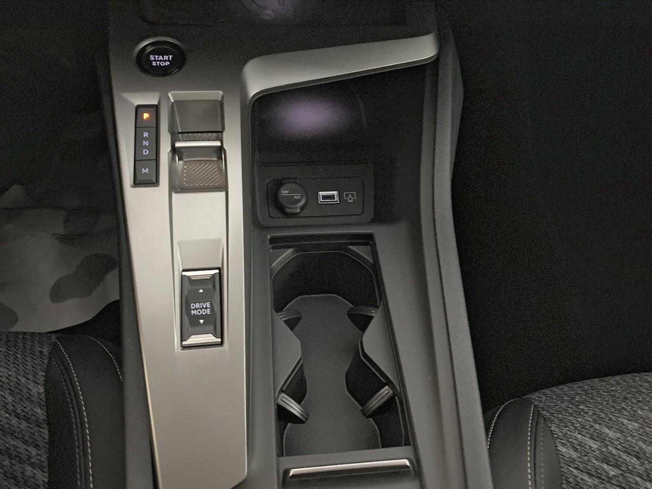 Peugeot 308 hybrid 145 e-dcs6 allure — photo 17