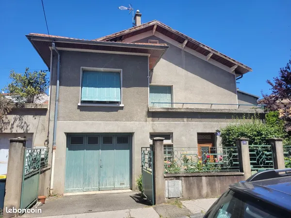 Vente maison Firminy Idéal pour petite entreprise ( nombreux espaces de stockage)