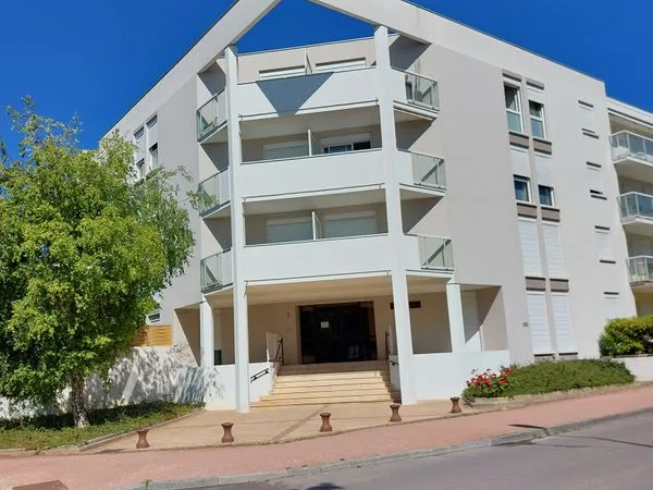 F3 quartier lycee Charles de Gaulle Dijon