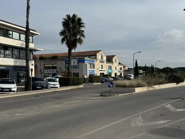 Local 310 m² Puget-sur-Argens