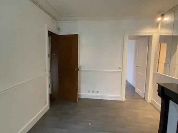 APPARTEMENT F2 - PLACE D'ITALIE - 27 M2 - 5E ETAGE