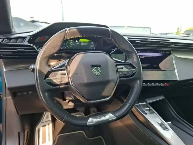 Peugeot 408 phev 225 e-eat8 — photo 9