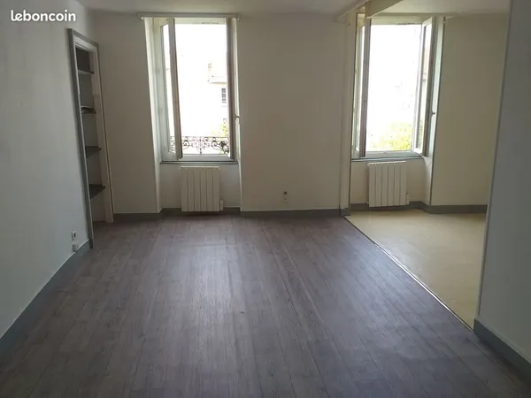 Appartement f2bis, avec terrasse, centre Montlucon