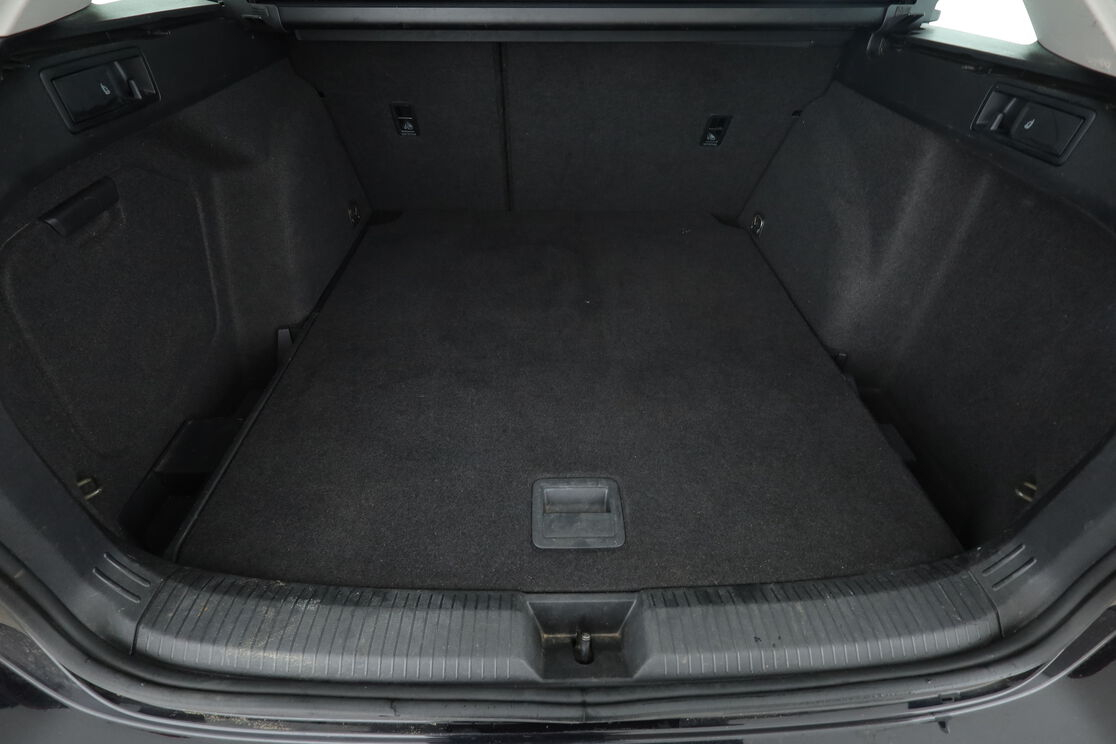 Volkswagen Golf VIII SW 1.0 TSI OPF BV6 — photo 16
