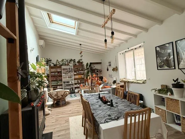 Maison atypique de 90 m² avec jardin, terrasse et 2 garages